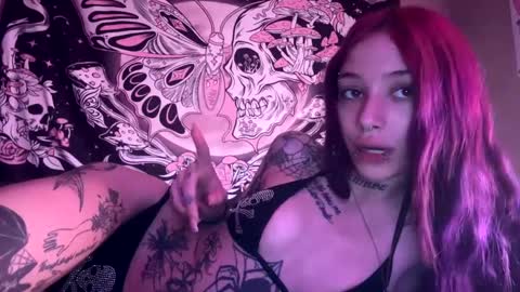 Snapshot of lookingforlona chatting on September 15, 3:01 pm lookingforlona online show from September 15, 3:01 pm