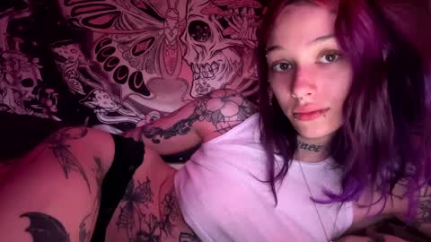 Snapshot of lookingforlona chatting on September 18, 3:58 pm lookingforlona online show from September 18, 3:58 pm