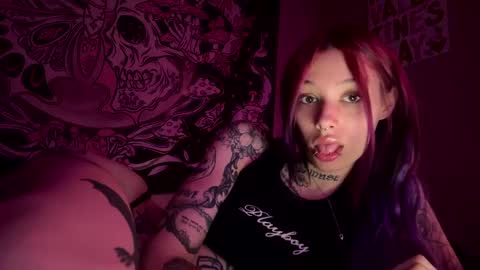 Snapshot of lookingforlona chatting on September 23, 4:32 pm lookingforlona online show from September 23, 4:32 pm