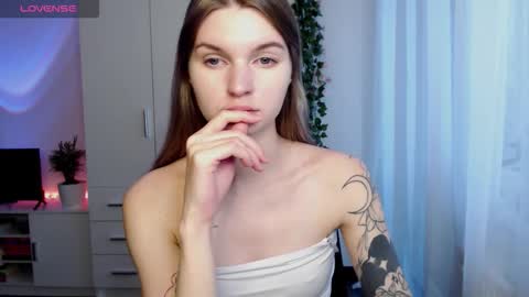 Snapshot of lookluna chatting on November 21, 9:08 am Luna online show from November 21, 9:08 am