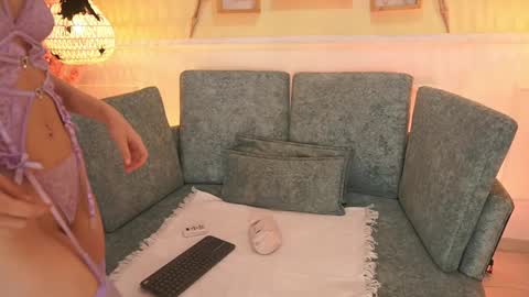 Loona Nyx online show from October 6, 11:40 am