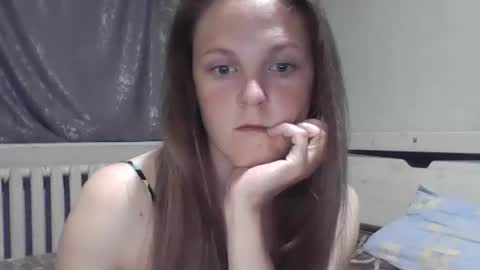 Snapshot of lora879 chatting on June 7, 9:18 pm Lora online show from June 7, 9:18 pm