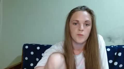 Snapshot of lora879 chatting on June 16, 7:27 pm Lora online show from June 16, 7:27 pm