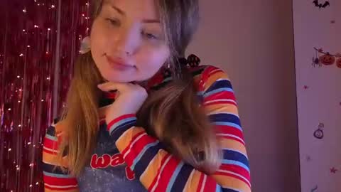 Snapshot of lora_amber chatting on June 11, 3:32 pm Lora online show from June 11, 3:32 pm