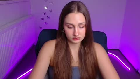 Snapshot of lora_kisses chatting on September 10, 5:57 pm Lora online show from September 10, 5:57 pm