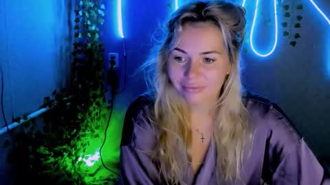Snapshot of loraboyar chatting on September 12, 2:22 am Lora online show from September 12, 2:22 am