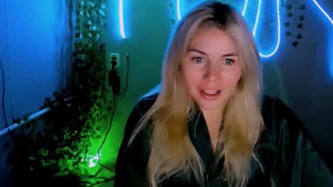Snapshot of loraboyar chatting on September 15, 2:22 am Lora online show from September 15, 2:22 am
