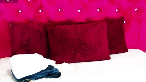 loradelniro1 online show from December 2, 7:38 pm