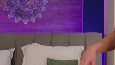 Snapshot of loradevine chatting on February 13, 8:49 pm Lora online show from February 13, 8:49 pm