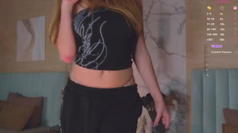 Snapshot of loraineluff chatting on April 27, 3:43 pm Loraine online show from April 27, 3:43 pm
