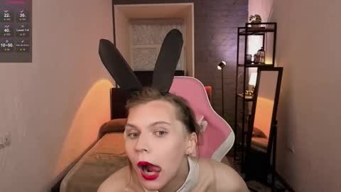 Snapshot of loral_avery chatting on March 15, 10:16 pm Avery online show from March 15, 10:16 pm