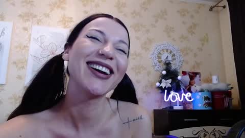 lorameouls online show from December 27, 2:43 pm