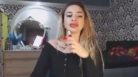 Queen LoraSinClare online show from December 17, 9:37 am