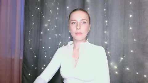 Snapshot of loravine chatting on March 25, 3:18 pm loravine online show from March 25, 3:18 pm