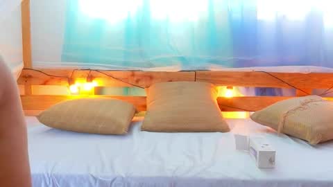 loreanis online show from February 10, 8:35 pm