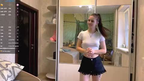 Snapshot of loreeluben chatting on October 29, 3:31 am Olivia online show from October 29, 3:31 am