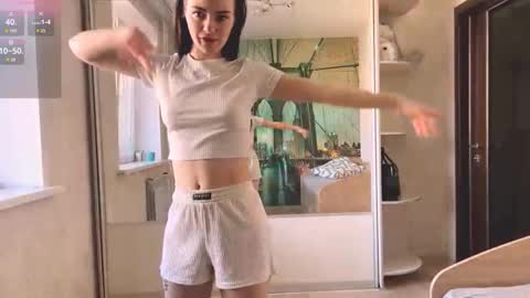 Snapshot of loreeluben chatting on October 31, 5:19 am Olivia online show from October 31, 5:19 am