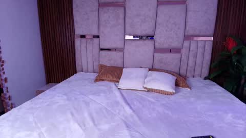  Lorein  online show from November 10, 9:47 pm