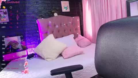 Loren online show from November 11, 7:58 pm