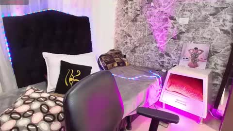 Loren online show from March 20, 8:25 pm