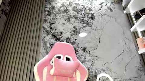 Doll Queen online show from February 7, 6:11 pm