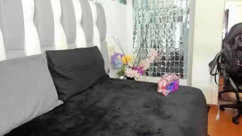 Loren   online show from June 17, 11:34 am