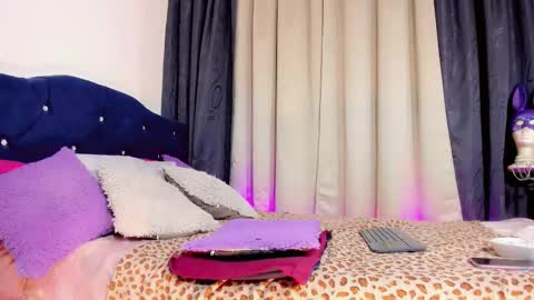 lesly lorena online show from October 3, 2:52 am