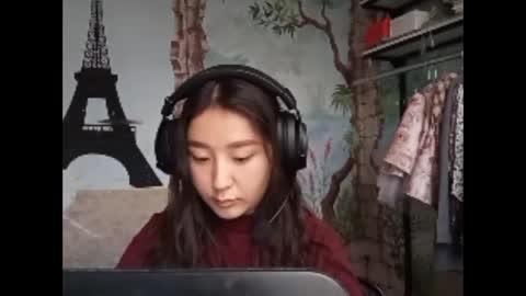 Snapshot of lorenelanosa chatting on December 4, 9:51 am Sofia online show from December 4, 9:51 am