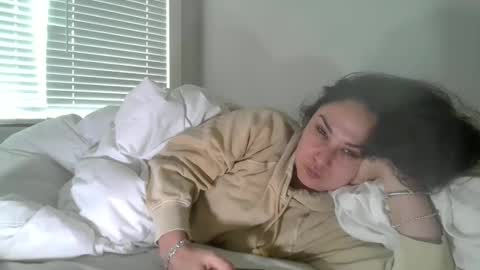 lorenlovely online show from November 21, 8:51 pm