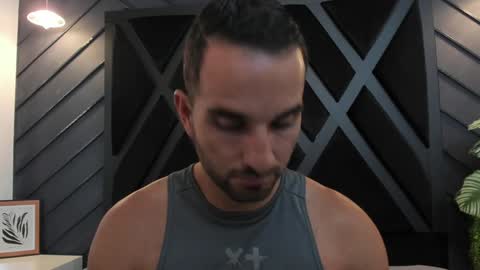  L O R E N Z O  Thumbs Up help  online show from January 14, 8:26 pm