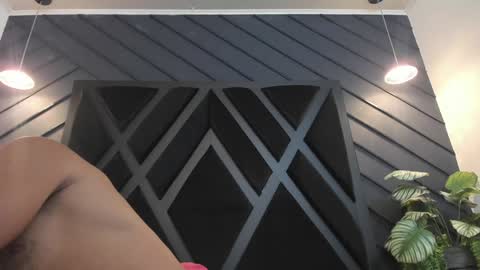  L O R E N Z O  Thumbs Up help  online show from January 17, 11:29 pm