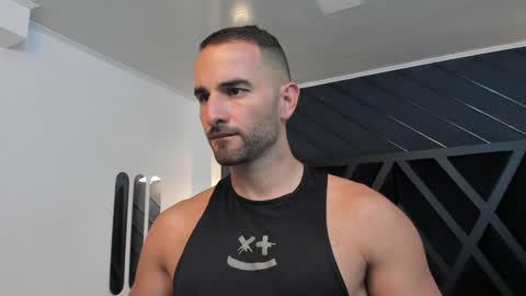  L O R E N Z O  Thumbs Up help  online show from January 22, 5:17 pm