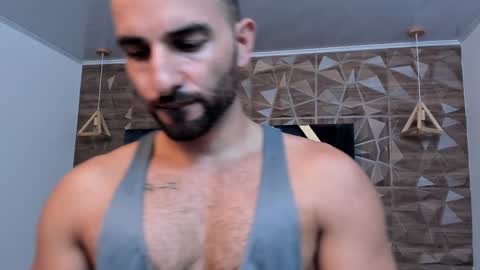  L O R E N Z O  Thumbs Up help  online show from January 29, 5:24 pm