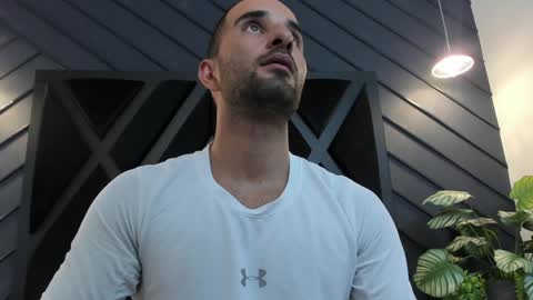  L O R E N Z O  Thumbs Up help  online show from February 6, 9:06 pm