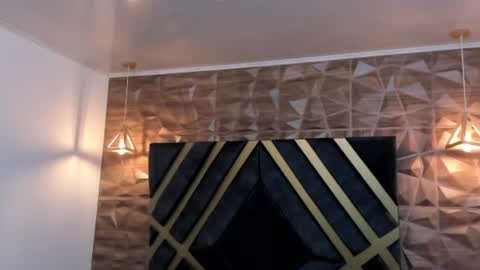  L O R E N Z O  Thumbs Up help  online show from February 10, 5:19 pm