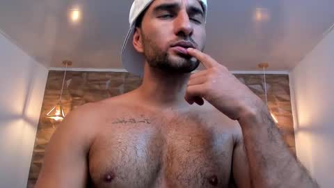  L O R E N Z O  Thumbs Up help  online show from February 10, 8:21 pm