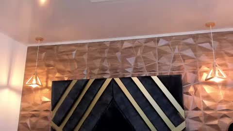  L O R E N Z O  Thumbs Up help  online show from February 11, 5:18 pm