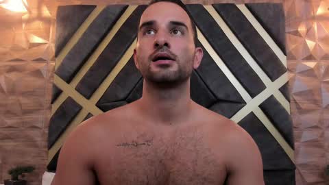  L O R E N Z O  Thumbs Up help  online show from February 19, 9:25 pm