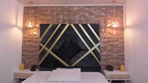  L O R E N Z O  Thumbs Up help  online show from February 26, 5:17 pm