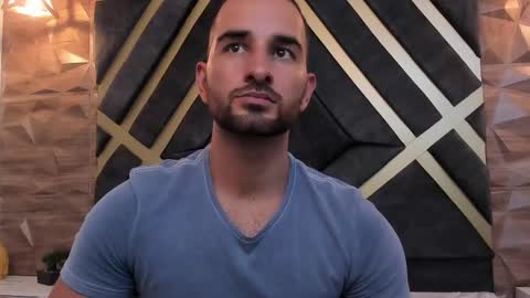  L O R E N Z O  Thumbs Up help  online show from February 28, 8:28 pm