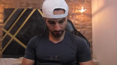  L O R E N Z O  Thumbs Up help  online show from March 7, 5:28 pm