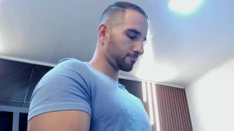  L O R E N Z O  Thumbs Up help  online show from September 18, 5:26 pm