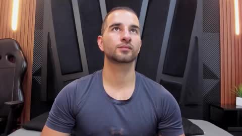  L O R E N Z O  Thumbs Up help  online show from October 1, 5:41 pm