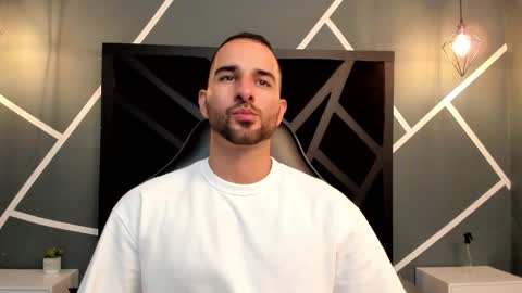  L O R E N Z O  Thumbs Up help  online show from October 10, 5:12 pm