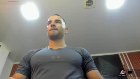  L O R E N Z O  Thumbs Up help  online show from October 31, 11:11 am