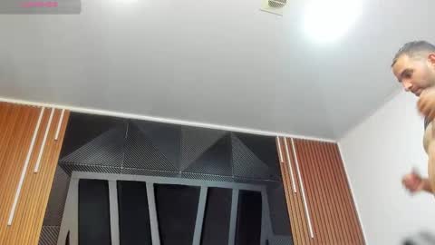  L O R E N Z O  Thumbs Up help  online show from November 12, 5:13 pm