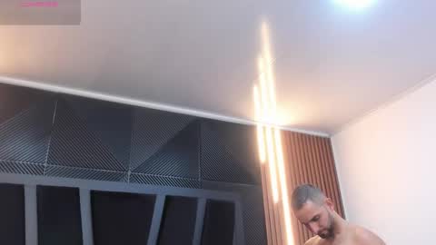  L O R E N Z O  Thumbs Up help  online show from November 22, 5:12 pm