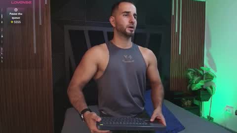  L O R E N Z O  Thumbs Up help  online show from March 14, 5:40 pm