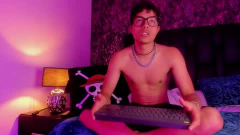 Lorenzo wildd online show from February 7, 8:01 pm