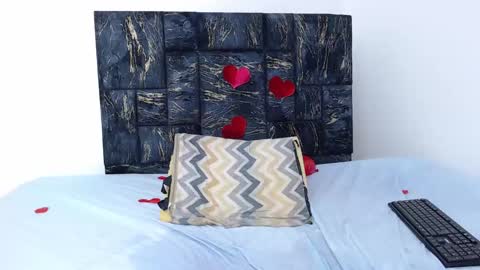 loretahorny online show from February 15, 8:11 am